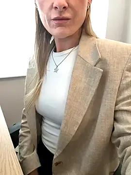 Explore naked model Phoebe_Lily Phoebe_Lily from StripChat