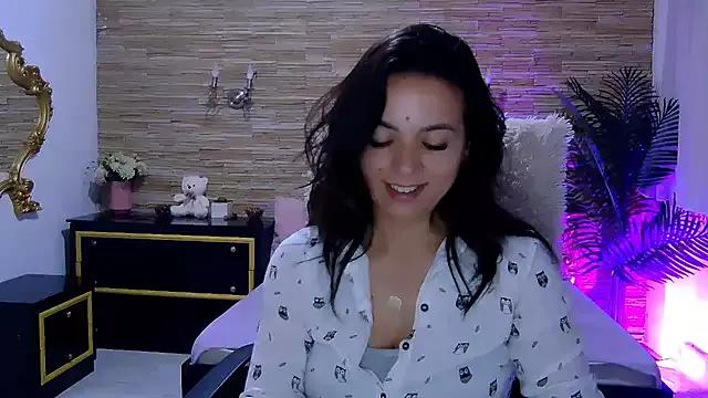 Freechat PlayfulElla on StripChat