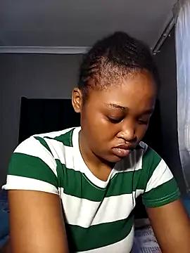 QUEENSHYNESS on StripChat 
