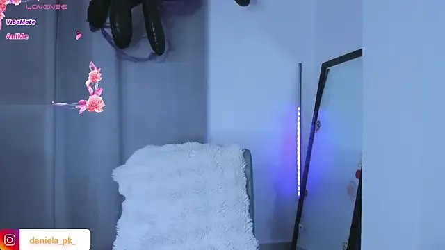 roxy_pk_ — naked and oil on tits