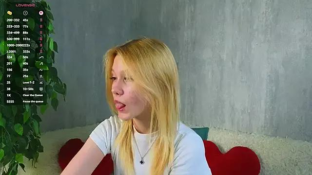SilviaHigh on StripChat 