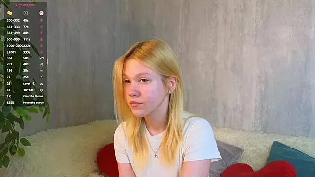 SilviaHigh on StripChat 