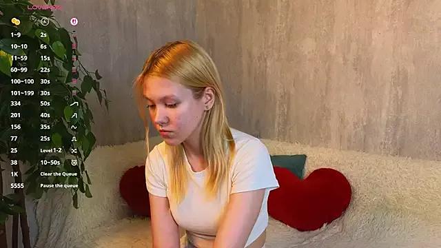 SilviaHigh on StripChat 