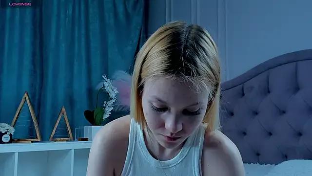 SilviaHigh on StripChat 