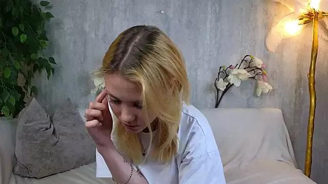 SilviaHigh on StripChat 