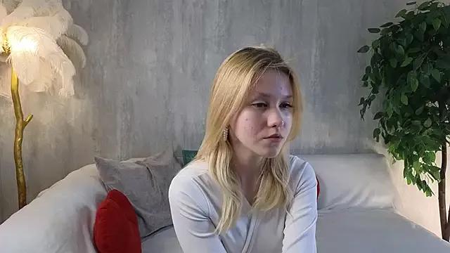 SilviaHigh on StripChat 