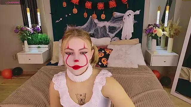 Hot Stellahaart wants you to fuck her body now Stellahaart from StripChat