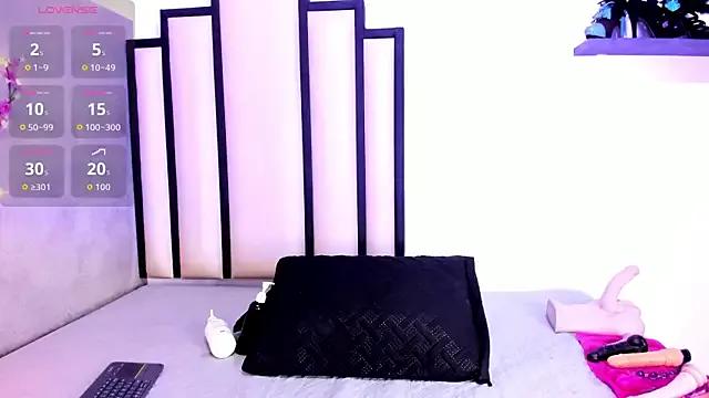 Freechat SussanMilf_ on StripChat