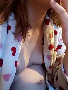 Themaskedgirl21 on StripChat 