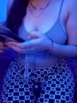 Yaraa8 on StripChat 