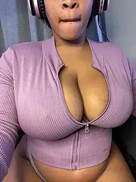 Freechat YellowHoneyDip on StripChat