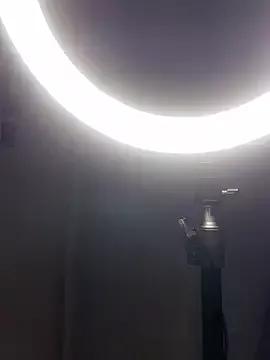 Freechat YellowHoneyDip on StripChat